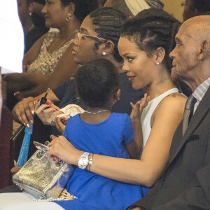 Semi-exclusif - Rihanna et son grand-père Lionel Braithwaite - Rihanna assiste au baptême de son neveu Nicoli Carter dans une église de la Barbade le 9 octobre 2016.