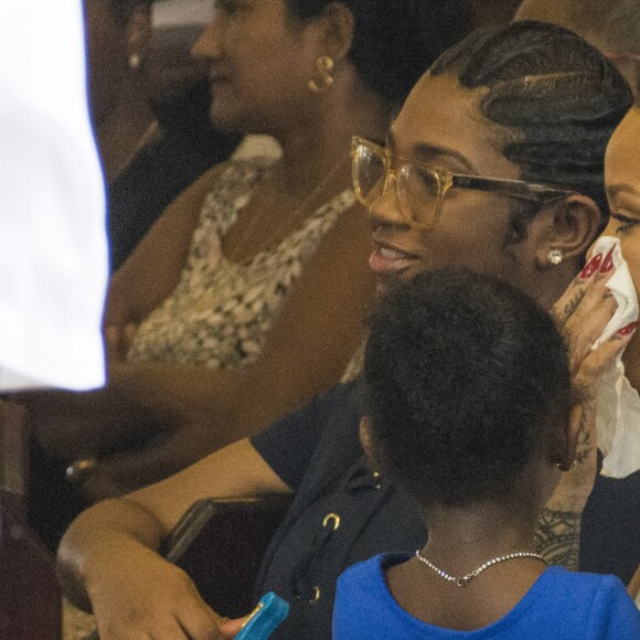 Semi-exclusif - Rihanna et son grand-père Lionel Braithwaite - Rihanna assiste au baptême de son neveu Nicoli Carter dans une église de la Barbade le 9 octobre 2016.