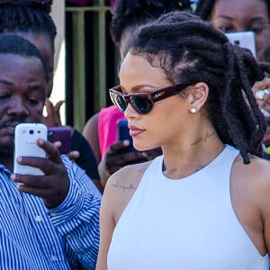 Semi-exclusif - Rihanna et son grand-père Lionel Braithwaite - Rihanna assiste au baptême de son neveu Nicoli Carter dans une église de la Barbade le 9 octobre 2016.