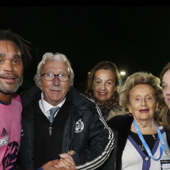 Exclusif - Prix spécial - Christian Karembeu, Jacques Vendroux, Anne Barrère, Bernadette Chirac, Danuta Pieter, Fabien Onteniente, Michel Vialay - Match de football caritatif organisé par le Variétés Club de France au profit de l'association "+ de Vie" présidée par Bernadette Chirac et de l’association "Urma" présidée par Laurent Blanc au stade Jean-Louis David à Mantes-la-Jolie le 11 octobre 2016. C’est la première sortie officielle de Bernadette Chirac depuis l’hospitalisation de son mari Jacques Chirac et de sa propre hospitalisation. © Alain Guizard/Bestimage (no web - No Blog pour suisse et Belgique)11/10/2016 - Mantes la Jolie