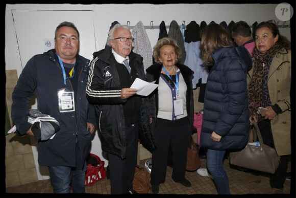 Exclusif - Prix spécial - Fabien Onteniente, Jacques Vendroux, Bernadette Chirac, Danuta Pieter, Anne Barrère - Match de football caritatif organisé par le Variétés Club de France au profit de l'association "+ de Vie" présidée par Bernadette Chirac et de l’association "Urma" présidée par Laurent Blanc au stade Jean-Louis David à Mantes-la-Jolie le 11 octobre 2016. C’est la première sortie officielle de Bernadette Chirac depuis l’hospitalisation de son mari Jacques Chirac et de sa propre hospitalisation. © Alain Guizard/Bestimage (no web - No Blog pour suisse et Belgique)11/10/2016 - Mantes la Jolie