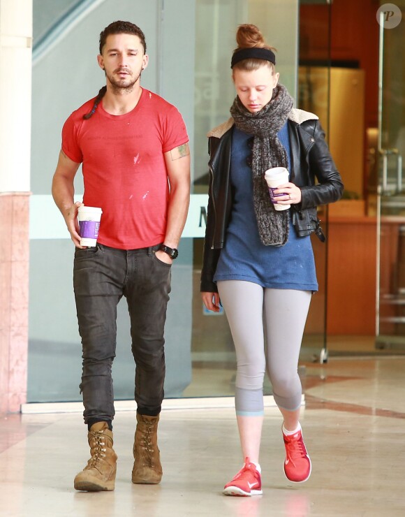 Shia LaBeouf et sa petite amie Mia Goth à Los Angeles. Le 28 février 2015