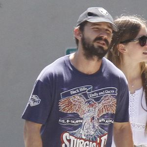 Shia LaBeouf et sa petite amie Mia Goth se rendent à l'église à West Hollywood, le 30 aout 2014