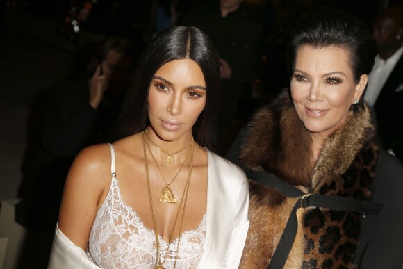Kim Kardashian et sa mère Kris Jenner au défilé de mode "Givenchy", collection prêt-à-porter Printemps-Eté 2017 lors de la Fashion Week de Paris, France, le 2 October 2016. © Christophe Aubert via Bestimage