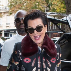 Exclusif - Kris Jenner et son compagnon Corey Gamble arrivent à l'hôtel George V à Paris le 30 septembre 2016.