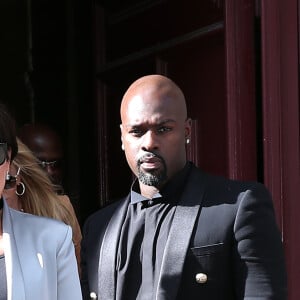 Kris Jenner et son compagnon Corey Gamble quittent le défilé Balmain à Paris le 29 septembre 2016. © Cyril Moreau / Bestimage