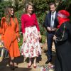 La reine Rania de Jordanie a fait visiter à la reine Mathilde de Belgique et à Alexander De Croo, vice-premier ministre et ministre de la coopération belge, la Jordan River Foundation et son showroom à Amman, Jordanie, le 25 octobre 2016, lors d'une visite de travail humanitaire de deux jours de la reine belge.