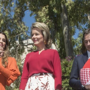La reine Mathilde de Belgique et la reine Rania de Jordanie en visite à la Jordan River Foundation à Amman le 25 octobre 2016.