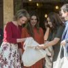 La reine Mathilde de Belgique et la reine Rania de Jordanie en visite à la Jordan River Foundation à Amman le 25 octobre 2016.
