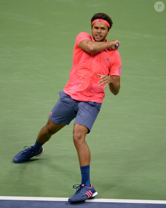 Jo-Wilfried Tsonga abandonne contre Novak Djokovic en quarts de finale de l'US Open, à New York, le 6 septembre 2016.