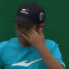 Le jeune ramasseur de balles en larmes lors de la rencontre de Jo-Wilfried Tsonga contre Alexander Zverev aux Masters 1000 de Shanghai le 13 octobre 2016.