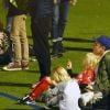 Exclusif - Prix Spécial - Liev Schreiber et Naomi Watts se retrouvent au stade de football avec leurs enfants malgré leur récente séparation le 1er octobre 2016. Ils sont sur un stade de Manhattan, déjeunent et rient ensemble comme une famille toujours unie. 01/10/2016 - New York City