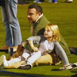 Exclusif - Prix Spécial - Liev Schreiber et Naomi Watts se retrouvent au stade de football avec leurs enfants malgré leur récente séparation le 1er octobre 2016. Ils sont sur un stade de Manhattan, déjeunent et rient ensemble comme une famille toujours unie. 01/10/2016 - New York City