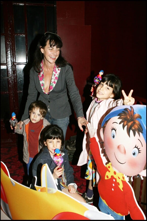 lio et ses enfants à la première du spectacle "Oui oui" au Casino de Paris le 28 octobre 2006.