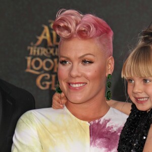 Pink et sa fille Willow à la première de "Alice de l'autre côté du miroir" au théâtre El Capitan à Los Angeles le 23 mai 2016.