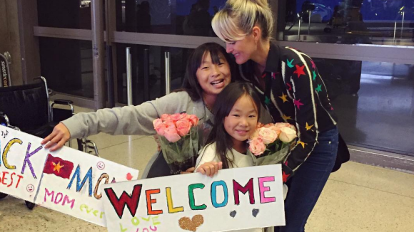 Laeticia : La belle surprise de Jade et Joy pour son retour du Vietnam...