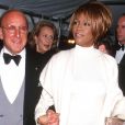 Clive Davis et Whitney Houston à la soirée amfAR organisée à New York le 1er décembre 1998.