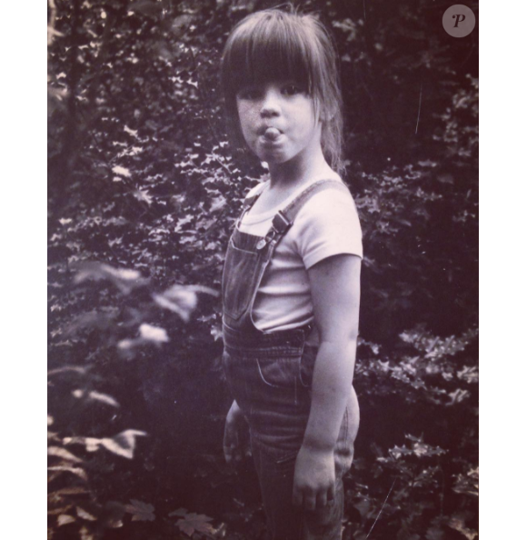 Kate Beckinsale poste une photo d'elle enfant.
