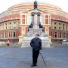 Phil Collins lors du photocall de sa conférence de presse pour sa tournée 'Not Dead Yet' au Royal Albert Hall à Londres le 17 octobre 2016