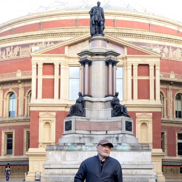 Phil Collins lors du photocall de sa conférence de presse pour sa tournée 'Not Dead Yet' au Royal Albert Hall à Londres le 17 octobre 2016