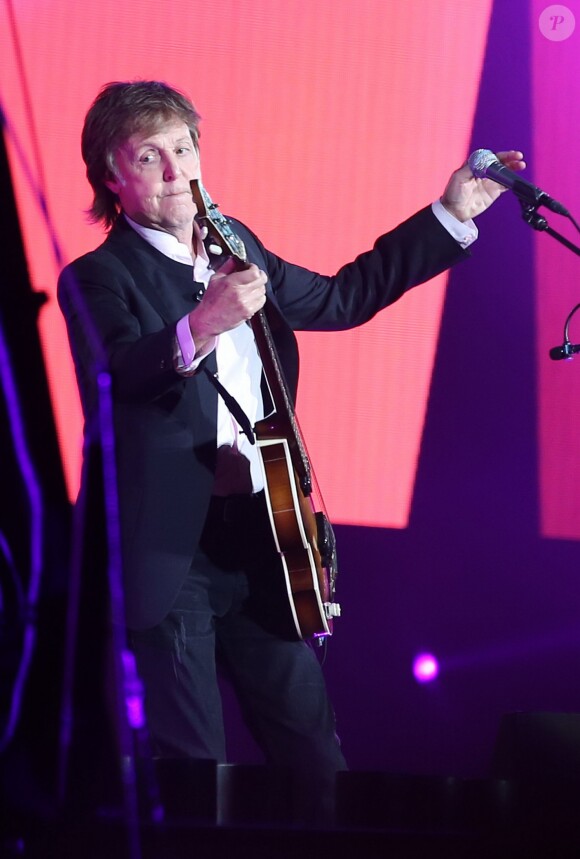 Paul McCartney en concert lors du festival Desert Trip à Indio en Californie le 8 octobre 2016.