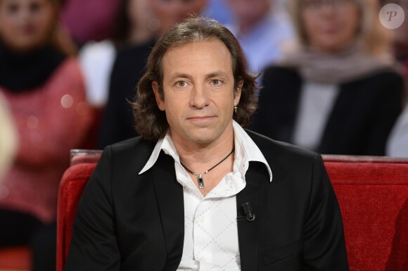 Philippe Candeloro à l'enregistrement de l'émission "Vivement Dimanche" à Paris le 04 novembre 2015.