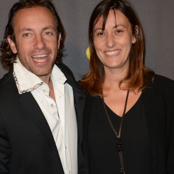 Philippe Candeloro et sa femme Olivia assistent à la première de la comédie musicale "Cats" au théâtre Mogador à Paris, le 1er octobre 2015.