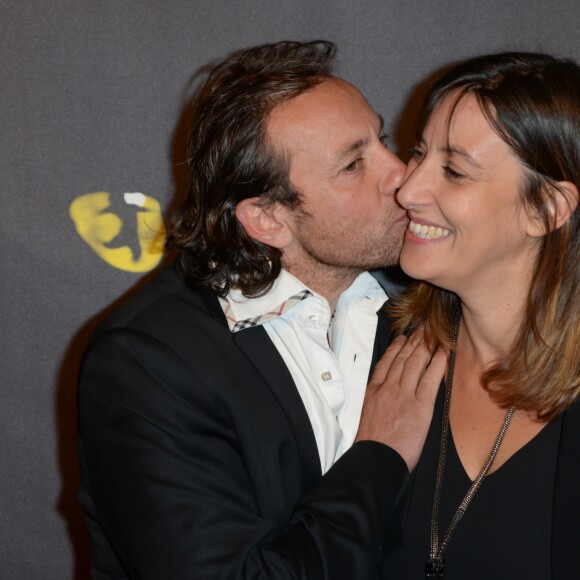 Philippe Candeloro et sa femme Olivia assistent à la première de la comédie musicale "Cats" au théâtre Mogador à Paris, le 1er octobre 2015.