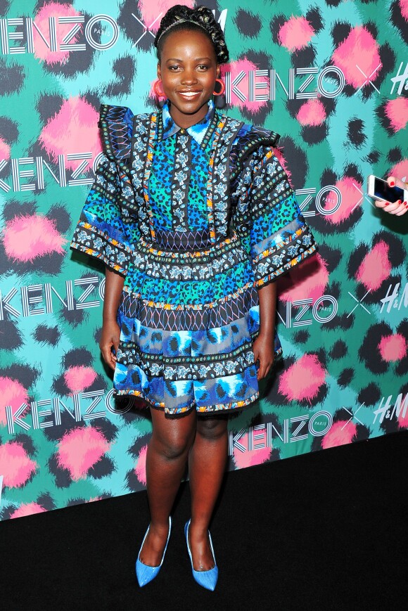 Lupita Nyong'o assiste à la soirée de lancement de la collection Kenzo x H&M à New York le 19 octobre 2016.