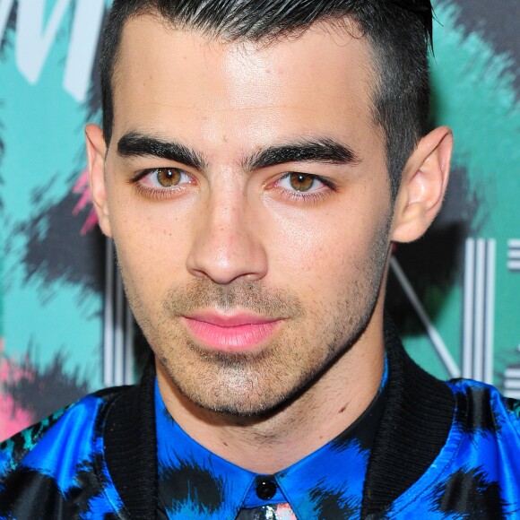 Joe Jonas assiste à la soirée de lancement de la collection Kenzo x H&M à New York le 19 octobre 2016.