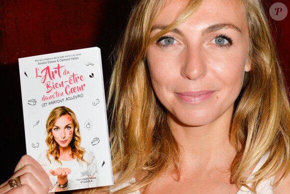 Amélie Etasse à la soirée de lancement de son livre "L'art du bien-être dans ton coeur"à Paris, le 19 octobre 2016.