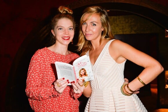 Clémence Bretécher et Amélie Etasse à la soirée de lancement du livre "L'art du bien-être dans ton coeur" au Buddha Bar à Paris, le 19 octobre 2016.