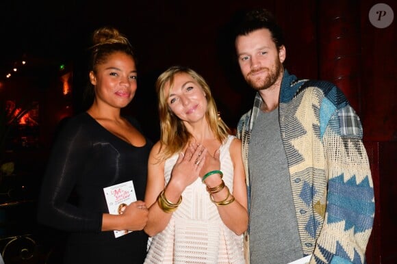 Jina Djemba avec son compagnon et Amélie Etasse à la soirée de lancement du livre "L'art du bien-être dans ton coeur" au Buddha Bar à Paris, le 19 octobre 2016.
