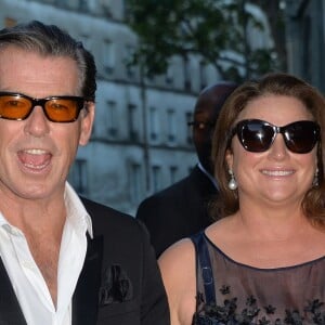 Pierce Brosnan et sa femme Keely Shaye Smith - Arrivée des people au défilé Saint Laurent Homme collection Printemps-Eté 2016 au Carreau du Temple lors de la Fashion Week à Paris, le 28 juin 2015.