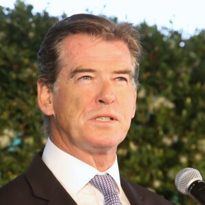 Exclusif - Pierce Brosnan et sa femme Keely Shaye Smith à la cérémonie de remise des diplômes de Viewpoint School, le lycée de leur fils Dylan, à Calabasas, le 6 juin 2015.