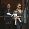 Chrissy Teigen et son mari John Legend à la sortie de l'hôtel Greenwich avec leur fille Luna à New York, le 16 octobre 2016.
