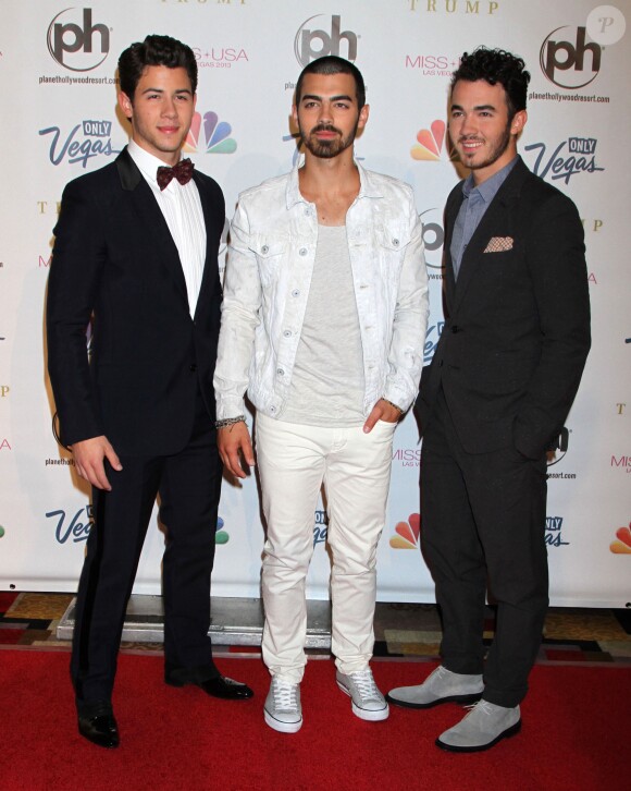 Nick Jonas, Joe Jonas, Kevin Jonas au concours de "Miss USA 2013" au "Planet Hollywood Theatre" a Las Vegas, le 16 juin 2013
