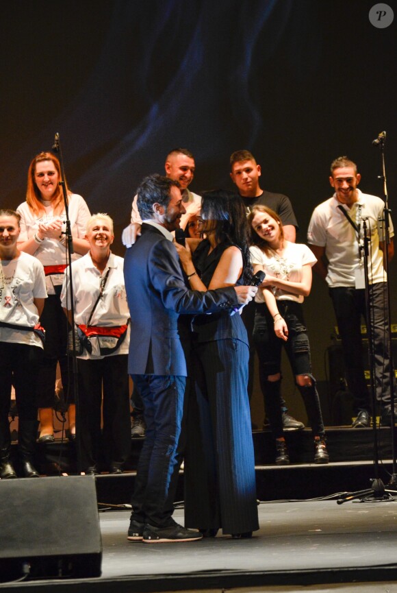 Semi-Exclusif - Bernard Montiel, présentateur du gala et Déborah Dahan (Présidente de l'association Faire Face) - Soirée "L'Ultime Gala Faire Face" à l'Opéra Grand Avignon. Le 15 octobre 2016