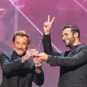 Johnny Hallyday (Victoire Album de chansons "De l'amour") et Maxim Nucci (Yodelice) - Cérémonie des 31ème Victoires de la Musique au Zénith de Paris. Le 12 février 2016. Maxim est le père d'Aaron.