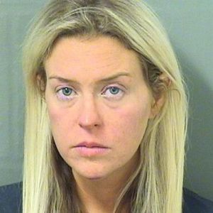 Kate Major, l'épouse de Michael Lohan, a été arrêtée dimanche 23 octobre 2016 après avoir agressé un agent de police à Palm Beach (Floride). Alcoolisée, elle a également été placée en cellule de dégrisement pour "trouble à l'ordre public".