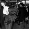 Jane Fonda et Tom Hayden à Heathrow. Photo non datée