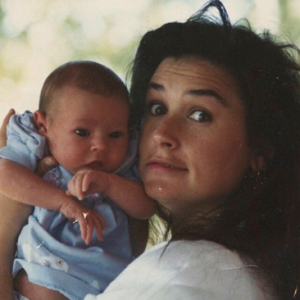 Rumer Willis a publié sur sa page Instagram une photo souvenir d'elle enfant avec sa mère Demi Moore.