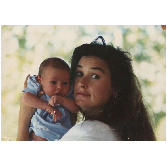 Rumer Willis a publié sur sa page Instagram une photo souvenir d'elle enfant avec sa mère Demi Moore.