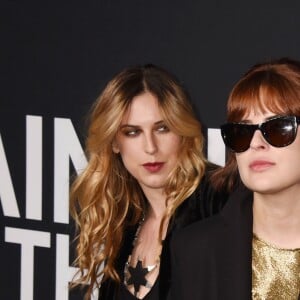 Scout Larue Willis, Tallulah Belle Willis et leur mère Demi Moore au défilé Saint-Laurent à Hollywood le 10 février 2016.