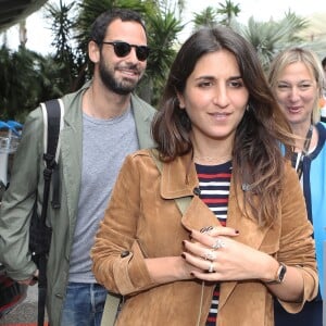 Géraldine Nakache (enceinte) et son mari Jérôme arrivent à l'aéroport de Nice à l'occasion du 69ème Festival International du Film de Cannes. Le 11 mai 2016