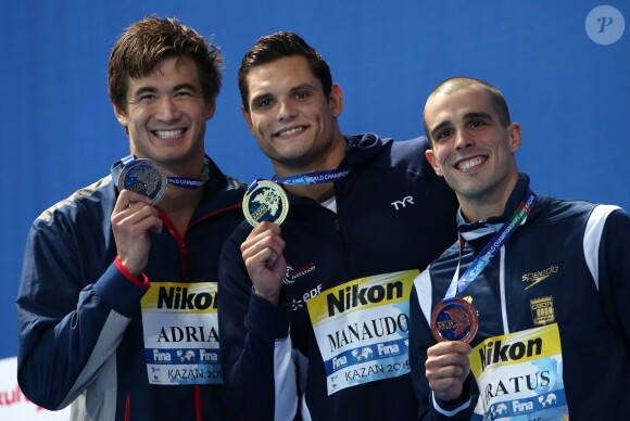 Nathan Adrian, médaille d'argent, Florent Manaudou, médaillé d'or et Bruno Fratus, médaille de bronze du 50m nage libre lors des Championnats du monde de natation à Kazan en Russie, le 8 août 2015.