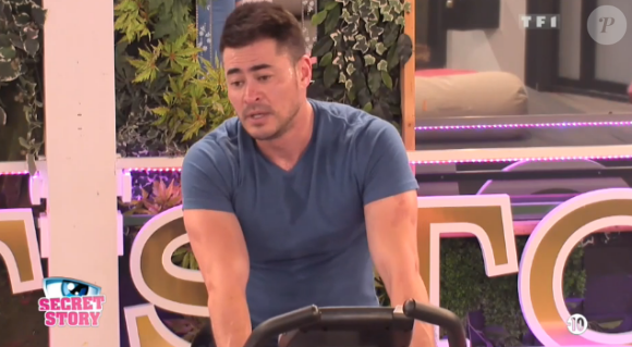 Darko est persuadé que Mélanie manipule Bastien dans "Secret Story 10", le 30 octobre 2016.