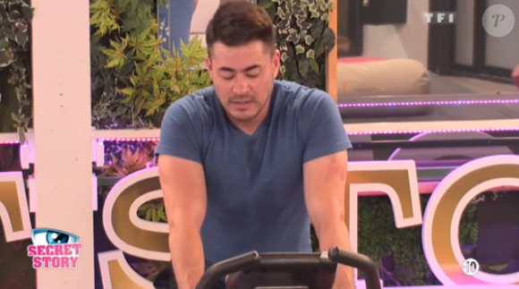 Darko est persuadé que Mélanie manipule Bastien dans "Secret Story 10", le 30 octobre 2016.