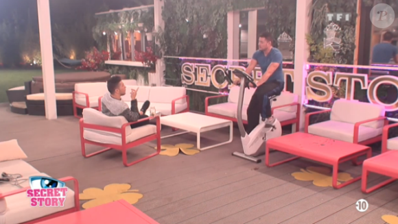 Darko est persuadé que Mélanie manipule Bastien dans "Secret Story 10", le 30 octobre 2016.