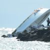 Les enquêteurs sur les lieux de l'accident de bateau dans lequel le lanceur des Marlins de Miami Jose Fernandez a trouvé la mort ainsi que deux de ses amis, le 25 septembre 2016.